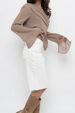 Load image into Gallery viewer, Vintage x Made in Canada x FRANK LYMAN Dark Beige Off-Shoulder Blouse (XS-M)