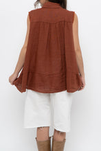 Load image into Gallery viewer, Vintage x Made in Italy x Dark Orange Linen Tiered Sleeveless Top (S, M)