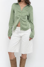 Load image into Gallery viewer, Vintage x Pale Green Silk Blouse (S, M)
