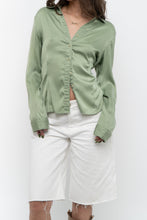 Load image into Gallery viewer, Vintage x Pale Green Silk Blouse (S, M)