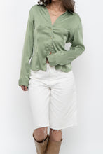 Load image into Gallery viewer, Vintage x Pale Green Silk Blouse (S, M)