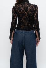 Load image into Gallery viewer, Vintage x RW&amp;CO Black Floral Cinched Mesh Buttonup (XS, S)
