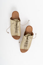 Load image into Gallery viewer, Vintage x Olive Leather Platform Sandals (10)