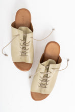 Load image into Gallery viewer, Vintage x Olive Leather Platform Sandals (10)