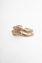 Load image into Gallery viewer, Vintage x NY TRANSIT Shell Sandals (7)