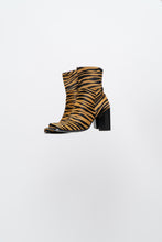 Load image into Gallery viewer, Vintage x VALERIE STEVENS Zebra Pony Hair Boots (7)