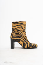 Load image into Gallery viewer, Vintage x VALERIE STEVENS Zebra Pony Hair Boots (7)