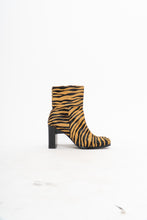 Load image into Gallery viewer, Vintage x VALERIE STEVENS Zebra Pony Hair Boots (7)