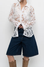 Load image into Gallery viewer, DIANE VON FURSTENBURG x White Lace Blouse (XS, S)