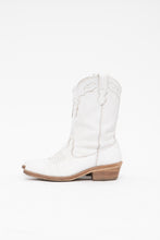 Load image into Gallery viewer, Vintage x STEVE MADDEN White Leather Cowboy Boots (7-8)