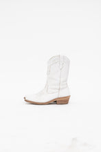Load image into Gallery viewer, Vintage x STEVE MADDEN White Leather Cowboy Boots (7-8)