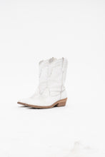 Load image into Gallery viewer, Vintage x STEVE MADDEN White Leather Cowboy Boots (7-8)