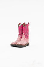 Load image into Gallery viewer, Vintage x LUCCHESE Pink Leather Ostrich Cowboy Boots (6, 6.5)