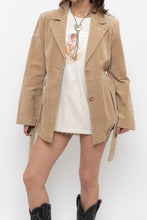 Load image into Gallery viewer, Vintage x SUZY SHIER Beige Suede Belted Jacket (XS-M)