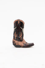 Load image into Gallery viewer, Vintage x Made in Mexico x SAN DIEGO BOOTS Cactus, Bull Leather Cowboy Boots (6W)