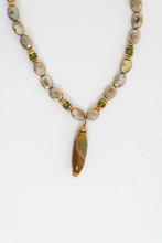 Load image into Gallery viewer, Vintage x Green Gemstone Pearl Drop Necklace