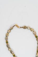 Load image into Gallery viewer, Vintage x Green Gemstone Pearl Drop Necklace