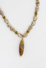 Load image into Gallery viewer, Vintage x Green Gemstone Pearl Drop Necklace