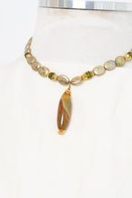 Load image into Gallery viewer, Vintage x Green Gemstone Pearl Drop Necklace