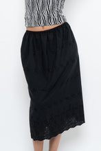 Load image into Gallery viewer, Vintage x Black Eyelette Cotton Midi Skirt (XXS-S)