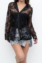 Load image into Gallery viewer, Vintage x LA VIE EN ROSE Black Lace Blouse (XS-M)