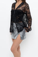 Load image into Gallery viewer, Vintage x LA VIE EN ROSE Black Lace Blouse (XS-M)