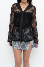 Load image into Gallery viewer, Vintage x LA VIE EN ROSE Black Lace Blouse (XS-M)