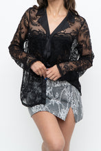 Load image into Gallery viewer, Vintage x LA VIE EN ROSE Black Lace Blouse (XS-M)