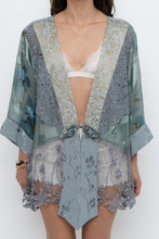 Load image into Gallery viewer, Vintage x Made in USA x Silk-blend Blue Patterned Blouse (XS-XL)