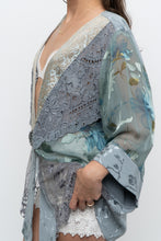 Load image into Gallery viewer, Vintage x Made in USA x Silk-blend Blue Patterned Blouse (XS-XL)