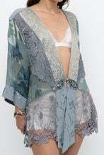 Load image into Gallery viewer, Vintage x Made in USA x Silk-blend Blue Patterned Blouse (XS-XL)