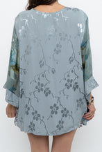 Load image into Gallery viewer, Vintage x Made in USA x Silk-blend Blue Patterned Blouse (XS-XL)