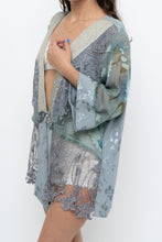 Load image into Gallery viewer, Vintage x Made in USA x Silk-blend Blue Patterned Blouse (XS-XL)