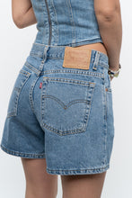 Load image into Gallery viewer, Vintage x Made in Mexico x LEVI’S Midwash Denim Short (S, M)