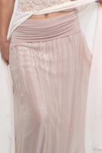 Load image into Gallery viewer, Vintage x Made in Italy x Blush Pink Flowy Skirt (XS-M)