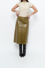 Load image into Gallery viewer, Vintage x GAP Gold Leather Midi Skirt (M)