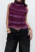 Load image into Gallery viewer, Vintage x Made in Hong Kong x Magenta Lace Sleveless Cotton-Blend Top (XS-M)