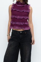 Load image into Gallery viewer, Vintage x Made in Hong Kong x Magenta Lace Sleveless Cotton-Blend Top (XS-M)