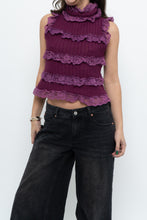 Load image into Gallery viewer, Vintage x Made in Hong Kong x Magenta Lace Sleveless Cotton-Blend Top (XS-M)