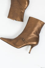 Load image into Gallery viewer, Vintage x Made in Brazil x Bronze Leather Kitten Heeled Boots (6)
