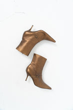 Load image into Gallery viewer, Vintage x Made in Brazil x Bronze Leather Kitten Heeled Boots (6)