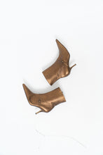 Load image into Gallery viewer, Vintage x Made in Brazil x Bronze Leather Kitten Heeled Boots (6)